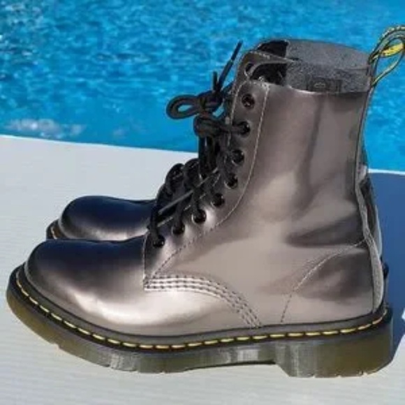 Doc Martens 1460 Pascal Metallic Pewter Patent Leather Women’s 7 Boots - Picture 3 of 17